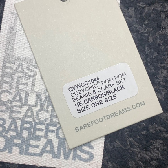 NWT Barefoot Dreams CozyChic Pom Pom Beanie Scarf Set Carbon Black One Size - Picture 5 of 7